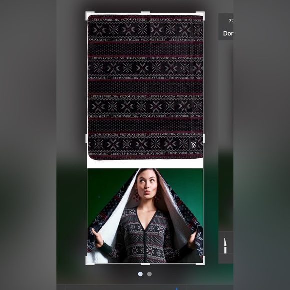 Victoria Secret sherpa blanket - Picture 2 of 3